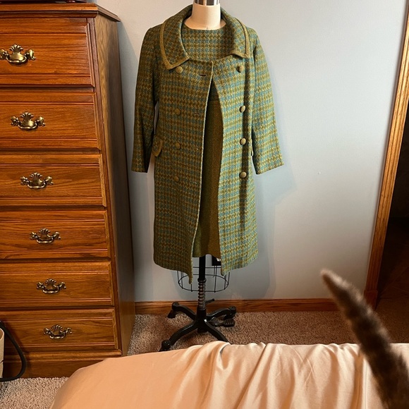 Vintage 1960s Chic Houndstooth Wool Coat and Dress set.  Beautiful condition. - Picture 2 of 5